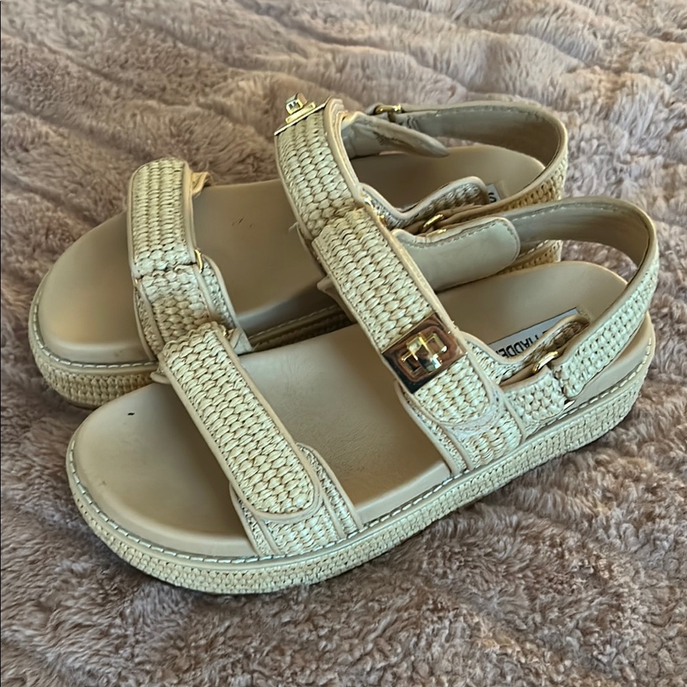 Steve Madden Cream Sandals with Textured Straps